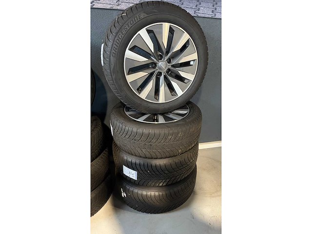 Audi velgen/winterbanden 18 inch - afbeelding 1 van  4