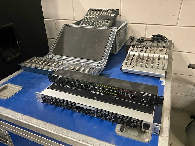 Audio -en lichtapparatuur (6x) - afbeelding 1 van  6