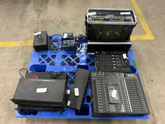 Audio en licht apparatuur (7x) - afbeelding 1 van  9