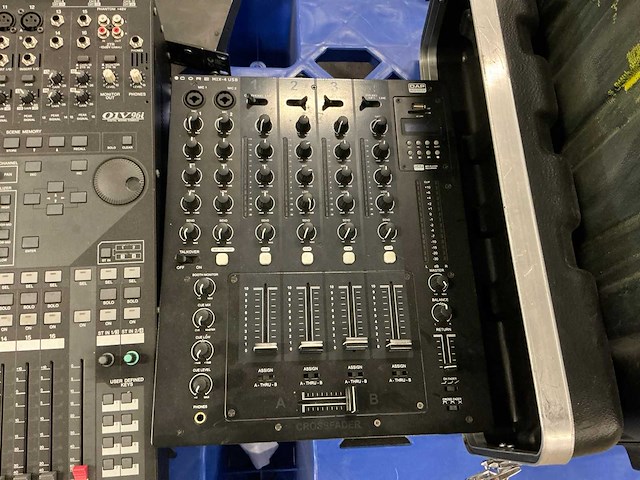 Audio en licht apparatuur (7x) - afbeelding 4 van  9