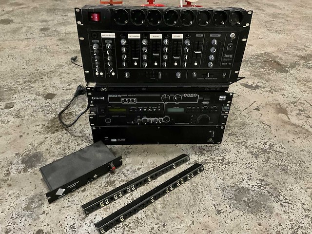 Audio / presentatie set v.v. tuner, amplifier, netwerkontvanger - afbeelding 1 van  8