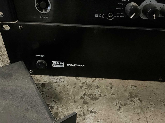 Audio / presentatie set v.v. tuner, amplifier, netwerkontvanger - afbeelding 5 van  8