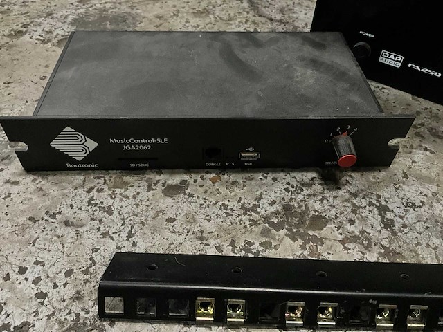 Audio / presentatie set v.v. tuner, amplifier, netwerkontvanger - afbeelding 7 van  8