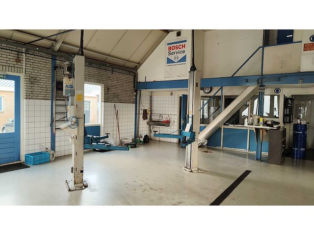 Autec - 2 koloms hydraulische hefbrug 3200kg - afbeelding 2 van  3