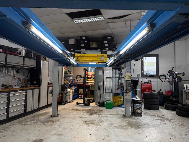 Autec - 4 koloms hefbrug 3000kg met hefbrugkrik - afbeelding 7 van  10