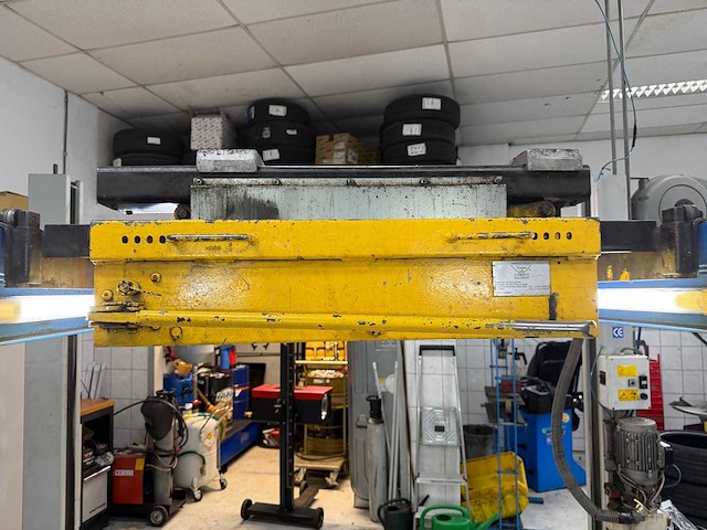 Autec - 4 koloms hefbrug 3000kg met hefbrugkrik - afbeelding 9 van  10