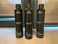 Authentic beauty concept diverse haarproducten - afbeelding 21 van  22
