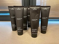 Authentic beauty concept diverse haarproducten - afbeelding 22 van  22