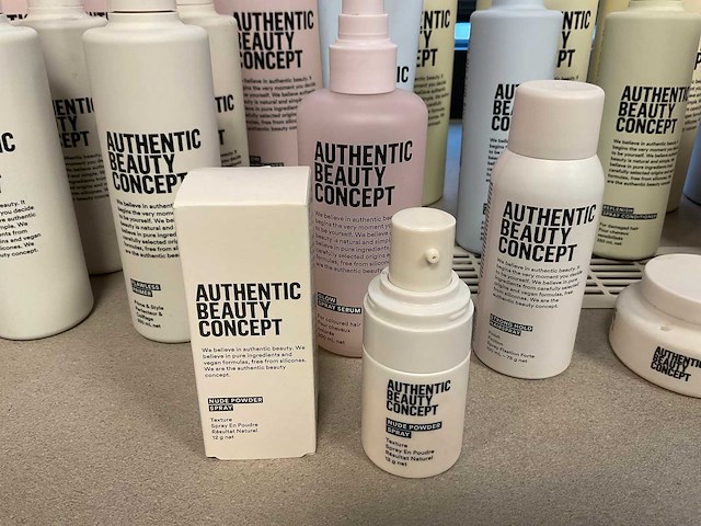 Authentic beauty concept diverse haarproducten - afbeelding 3 van  22