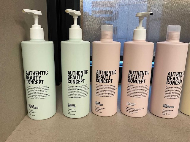 Authentic beauty concept diverse haarproducten - afbeelding 4 van  22