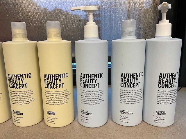 Authentic beauty concept diverse haarproducten - afbeelding 6 van  22