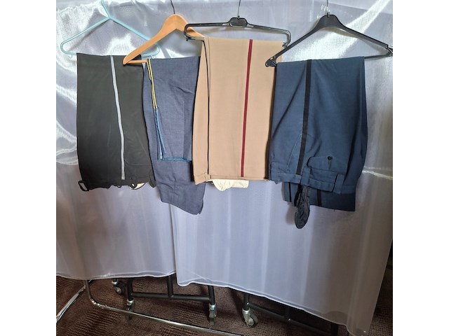 Authentiek legerkleding, defensie + accessoires - afbeelding 2 van  3