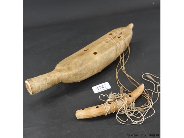 Authentiek traditioneel afrikaans instrument - afbeelding 1 van  5