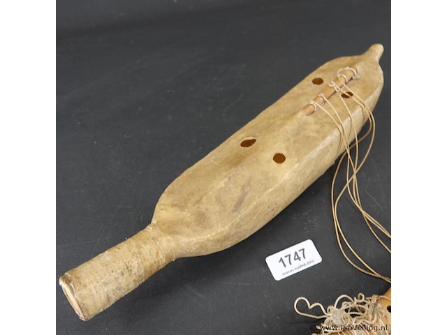 Authentiek traditioneel afrikaans instrument - afbeelding 2 van  5