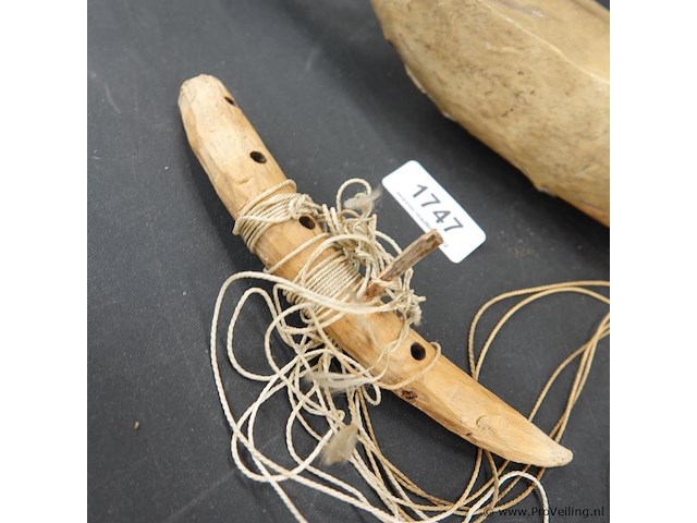 Authentiek traditioneel afrikaans instrument - afbeelding 3 van  5