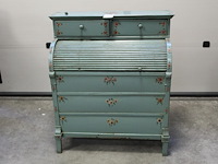 Authentieke decoratieve kast met verticale roldeur en twee laden. eén knopje van roldeur afgebroken, wel aa...