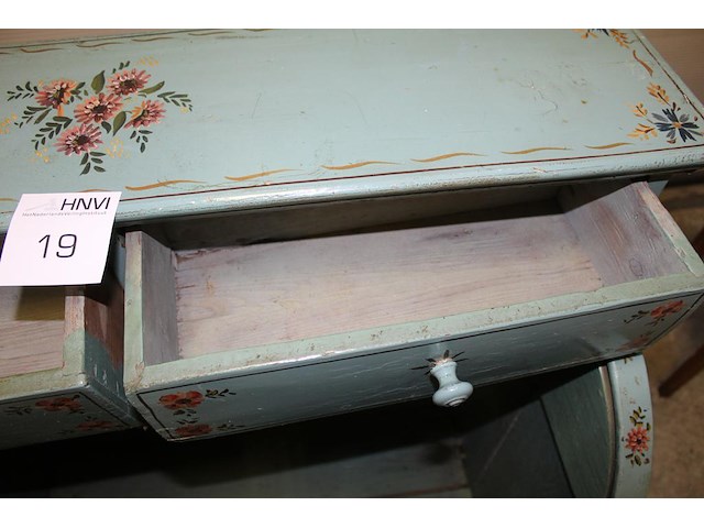 Authentieke decoratieve kast met verticale roldeur en twee laden. eén knopje van roldeur afgebroken, wel aa... - afbeelding 5 van  7