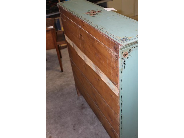 Authentieke decoratieve kast met verticale roldeur en twee laden. eén knopje van roldeur afgebroken, wel aa... - afbeelding 7 van  7