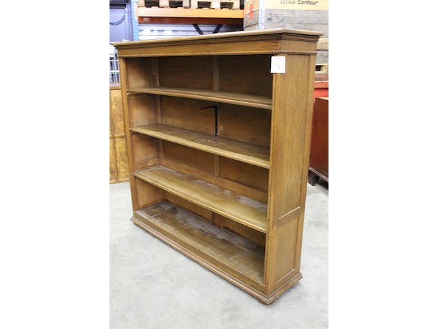 Authentieke houten kast met drie in hoogte verstelbare leg borden. afmeting 146 x 35 cm. hoogte 144 cm. - afbeelding 3 van  5