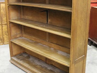 Authentieke houten kast met drie in hoogte verstelbare leg borden. afmeting 146 x 35 cm. hoogte 144 cm. - afbeelding 3 van  5