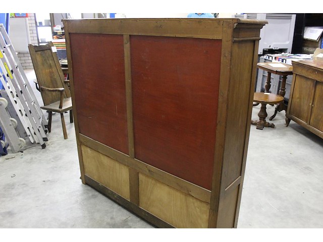 Authentieke houten kast met drie in hoogte verstelbare leg borden. afmeting 146 x 35 cm. hoogte 144 cm. - afbeelding 4 van  5