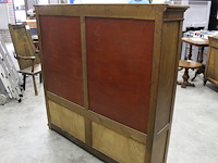 Authentieke houten kast met drie in hoogte verstelbare leg borden. afmeting 146 x 35 cm. hoogte 144 cm. - afbeelding 4 van  5