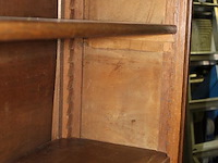 Authentieke houten kast met drie in hoogte verstelbare leg borden. afmeting 146 x 35 cm. hoogte 144 cm. - afbeelding 5 van  5