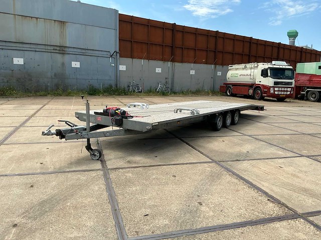 Auto ambulance aanhangwagen - afbeelding 1 van  12