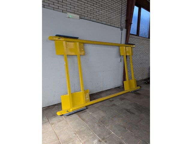 Auto ambulance bok t.b.v. auto - afbeelding 1 van  11