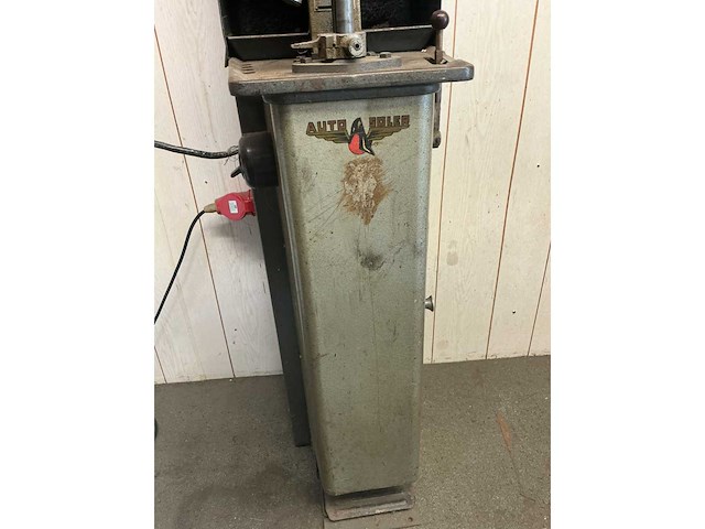 Auto-soler - "léon callot" cont 8 - draadnagelmachine - afbeelding 2 van  2