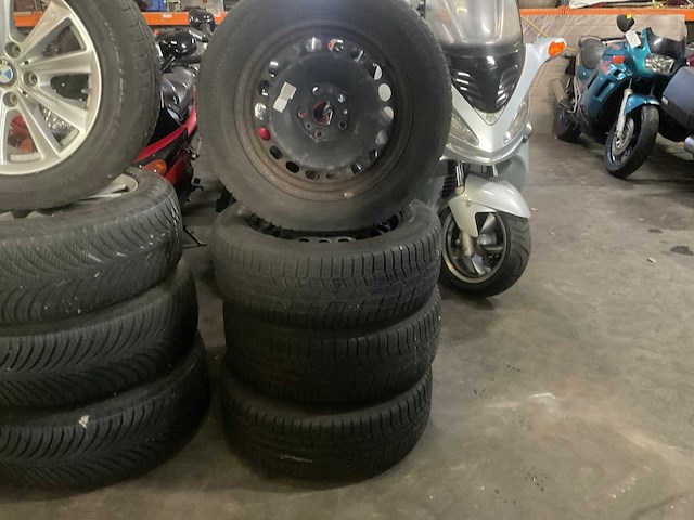 Autoband 205/60r16 (4x) - afbeelding 1 van  4