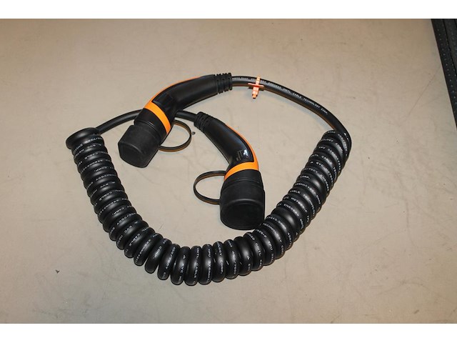 Autolaadkabel / koppelkabel spiraal type 2. 6m 3x6 mm2. - afbeelding 1 van  2
