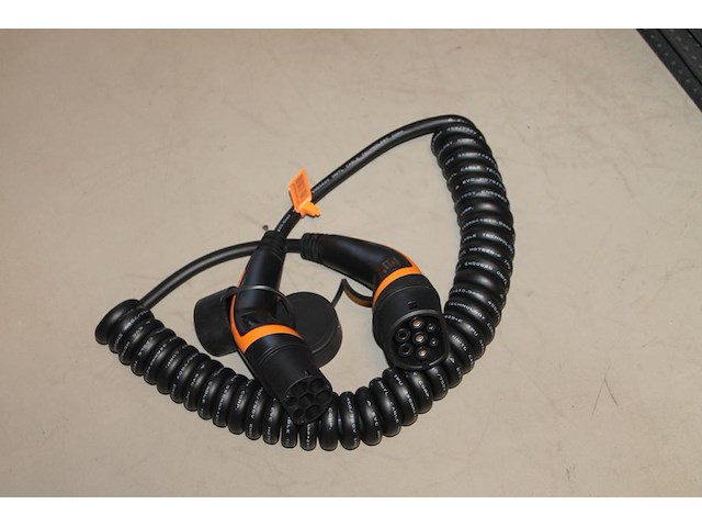 Autolaadkabel / koppelkabel spiraal type 2. 6m 3x6 mm2. - afbeelding 1 van  2