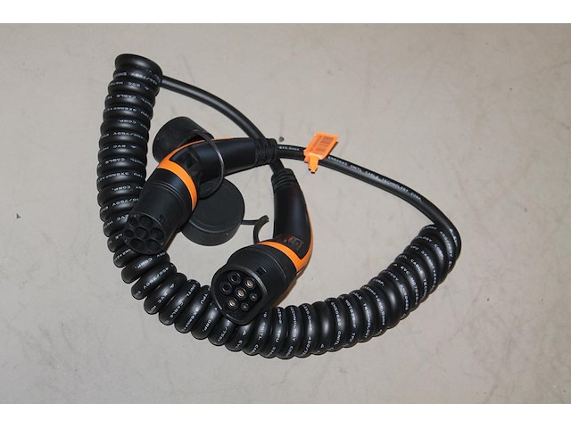 Autolaadkabel / koppelkabel spiraal type 2. 6m 3x6 mm2. - afbeelding 1 van  2