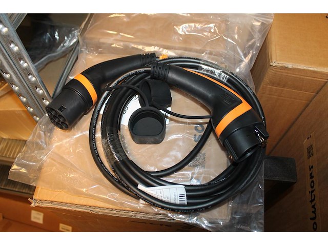 Autolaadkabel / koppelkabel type 1- type 2. 6m 3x2,5 mm2. - afbeelding 1 van  2