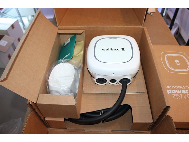 Autolader wallbox 2 white pulsar max met 5m laadkabel. nieuw in doos. - afbeelding 1 van  2