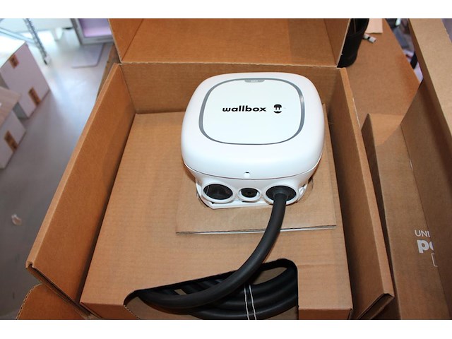 Autolader wallbox 2 white pulsar max met 5m laadkabel. nieuw in doos. - afbeelding 1 van  3