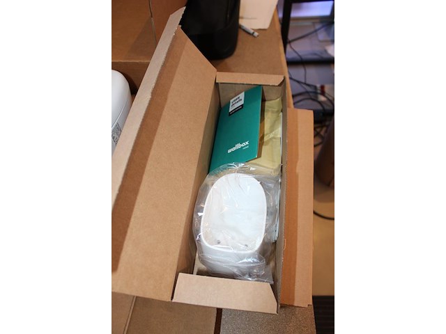 Autolader wallbox 2 white pulsar max met 5m laadkabel. nieuw in doos. - afbeelding 2 van  3