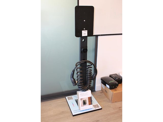 Autolader zaptec go met laadpaal en laadkabel. - afbeelding 2 van  3