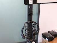 Autolader zaptec go met laadpaal en laadkabel. - afbeelding 2 van  3