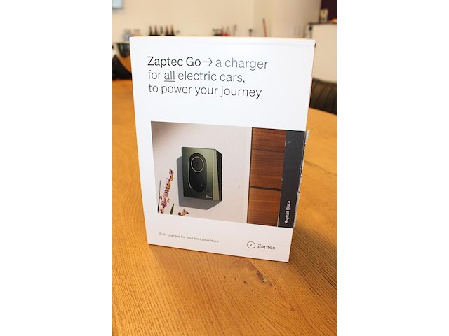 Autolader zaptec go met laadpaal en laadkabel. - afbeelding 3 van  3