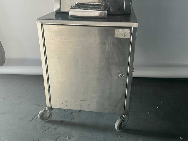 Automatic juicer sinaasappelpers - afbeelding 10 van  10