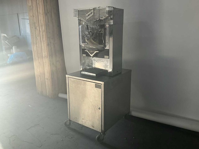 Automatic juicer sinaasappelpers - afbeelding 2 van  4