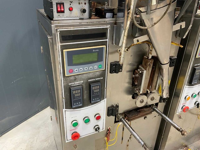 Automatic packing sachet vulmachine (4x) (c) - afbeelding 4 van  5