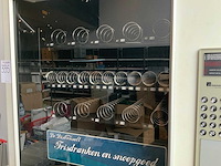 Automatic products verkoopautomaat snacks/frisdrank - afbeelding 3 van  5