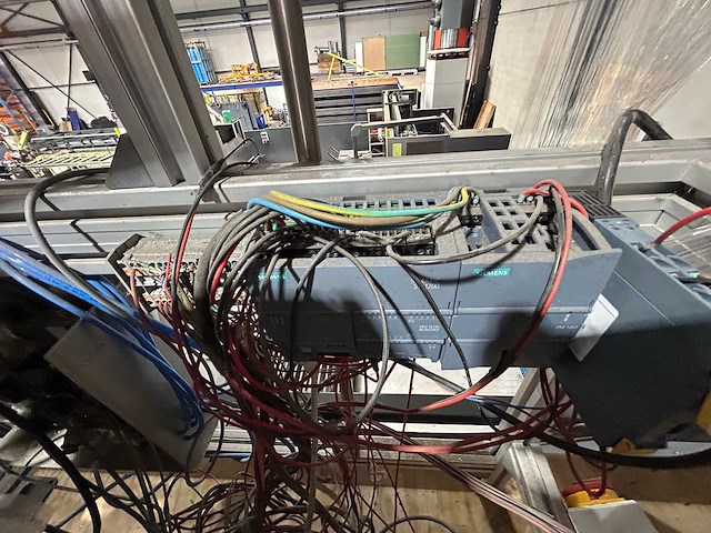 Automatische blindklinknagelmachine voor aluminium profielen - afbeelding 2 van  3