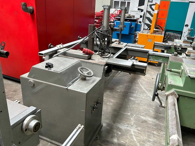 Automatische profielzaag met pneumatische klemming - afbeelding 3 van  6