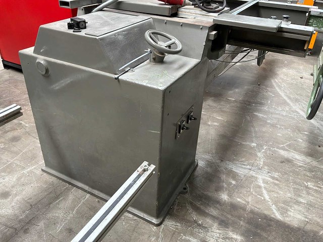 Automatische profielzaag met pneumatische klemming - afbeelding 5 van  6