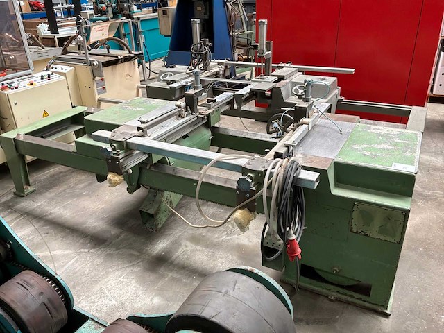 Automatische profielzaag met pneumatische klemming - afbeelding 1 van  8
