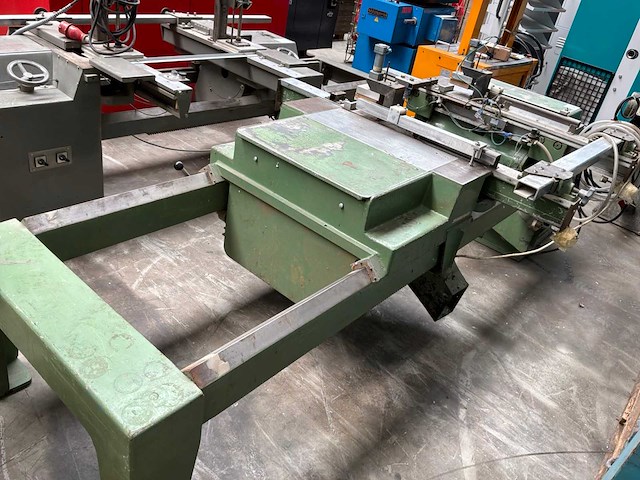 Automatische profielzaag met pneumatische klemming - afbeelding 2 van  8
